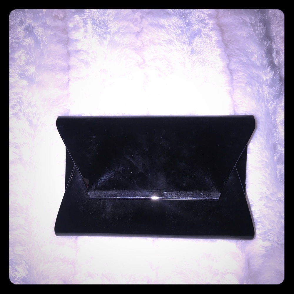 Black clutch